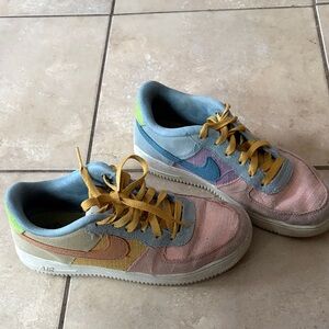 Nike Kids Sneakers in Pastel Blue and Pink